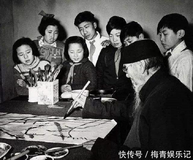 礼金&朋友寿宴,齐白石因心疼钱画了9个寿桃送过去,如今价值4140万