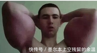 男子|男子在健身房健身时,因为用力过猛感觉不对,抬头观察,手臂爆啦