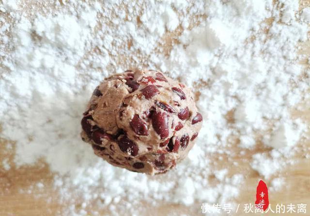 均匀|粘豆包出锅了,瞧瞧里面的食材,是不是有马上想吃一口的冲动?