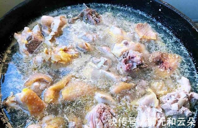 白果仁|鸡汤鲜美可口,酒香微微,鸡肉耙烂,糯软不柴,喝汤吃肉两相宜!