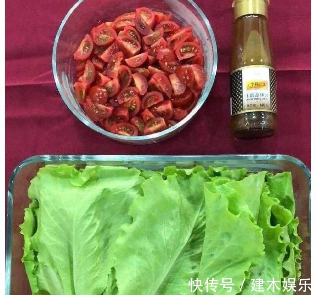 谢霆锋暴雨天给蔬菜打伞,引来6百万人围观,网友:这是什么操作