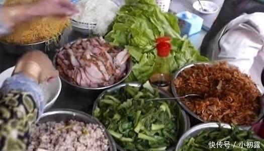 摆面|大妈摆面摊,顾客要二两面,她只放半两,却没人敢说分量不足