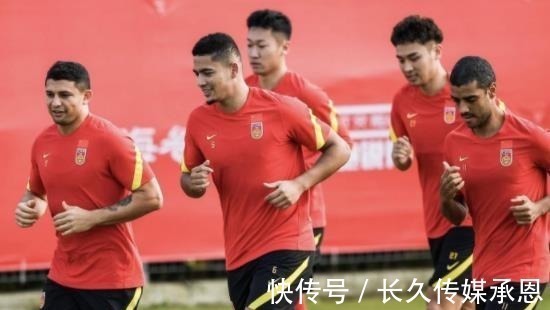 国足|中国足坛恐迎巨震!8冠王请求被托管,给中超留下一地鸡毛