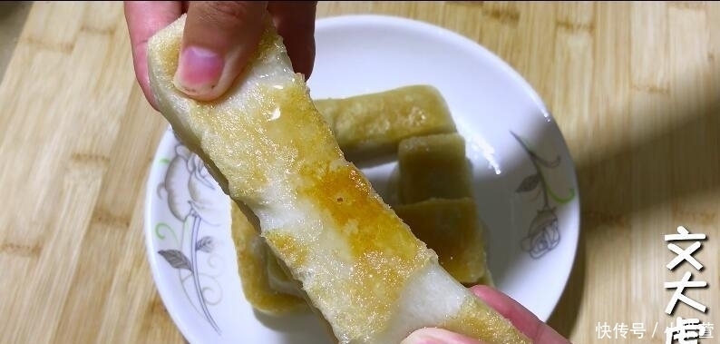 年糕|糯米粉开水烫一烫,比年糕简单,比糍粑好吃,一学就会