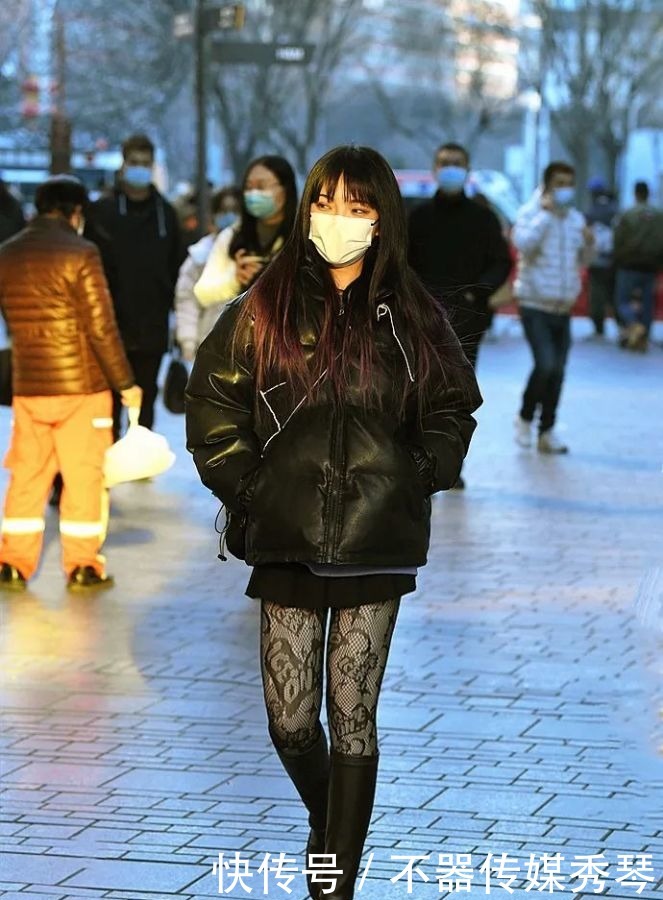 黑丝美女,穿出与时俱进新感觉