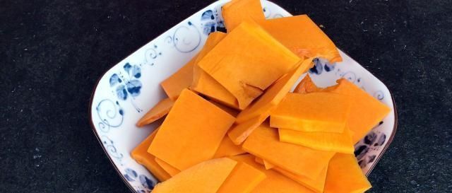 面粉|南瓜饼的新做法,好吃又健康,我一顿能吃好几个