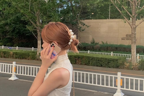 抓夹 夹头发教程,简单几步,打造慵懒又优雅的发型