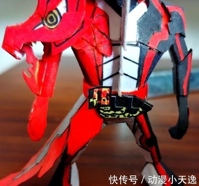 假面骑士圣刃|漫迷自制《假面骑士圣刃》手办,网友:生而为人,我很抱歉