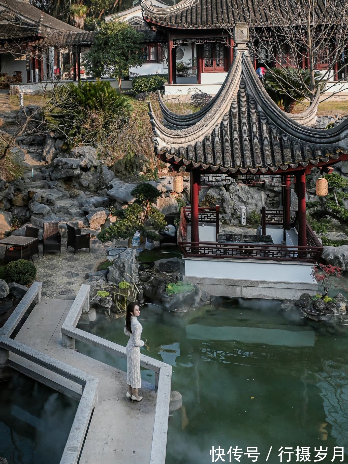 千里万里&千般的痴,仅存一幅背影。万般的执,徒留一声叹息