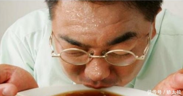 生活|一吃饭就出汗是怎么回事?别不当回事,可能是4种问题引起!