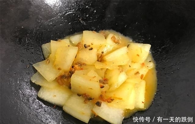冬瓜此做法,鲜香入味比肉好吃,软糯多汁超下饭,连汤都吃精光