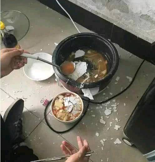 |搞笑图片幽默段子笑话刚刚煮好的汤就不能喝了,也是忧伤啊