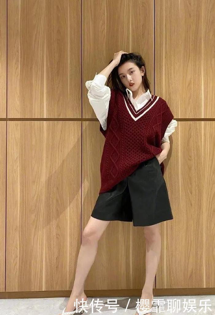 今年“奶奶背心”又火了，这样搭配经典又时髦，承包你一整个秋冬