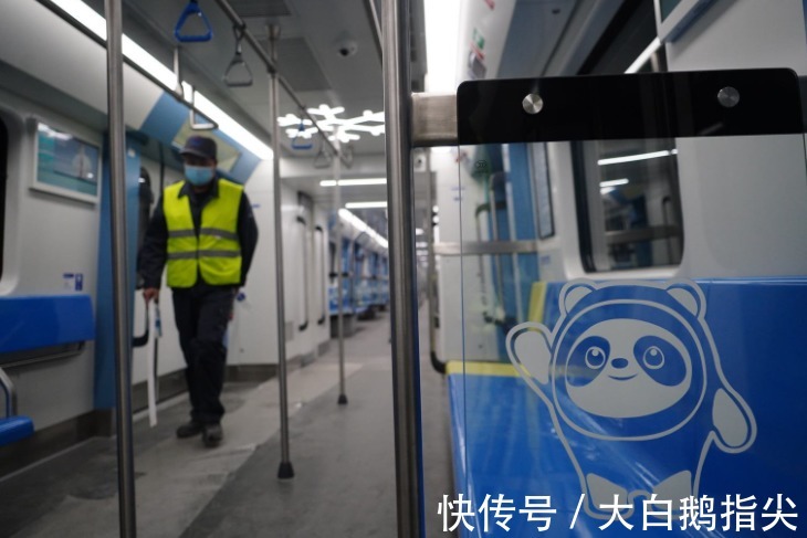 北京地铁站|冬奥会开幕前,北京地铁站去英文,网友:就不担心他们看不懂吗?