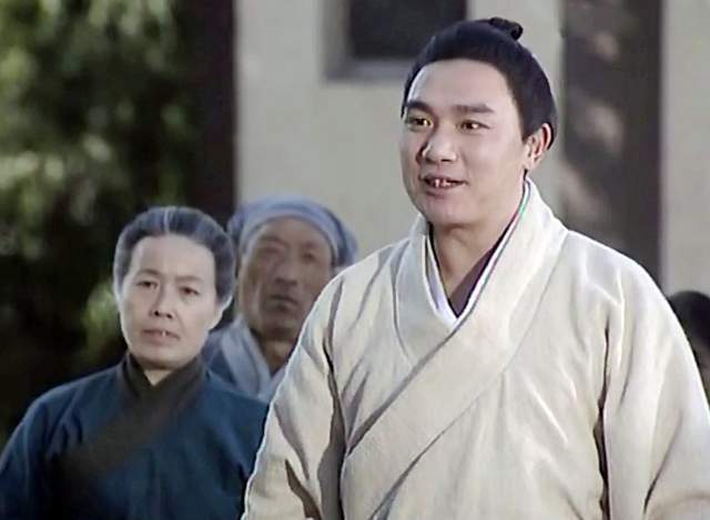 老师!陈胜的老师是孔子第九代孙,名叫孔鲋,他竟是第一个起义的读书人