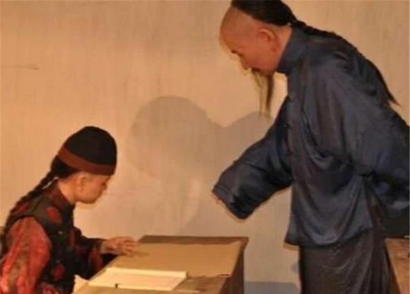 人给出|千古绝对:上联“鸟在笼中,恨关羽不能张飞”,下联让人惊喜