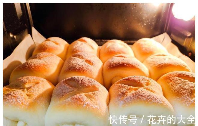 面团|像云朵一样软的牛奶面包，不加一滴水，奶香浓郁又香甜