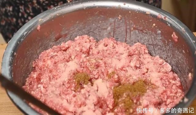 松软|炸牛肉丸子时，切记“3用2不用”，丸子酥香松软，久放不变硬