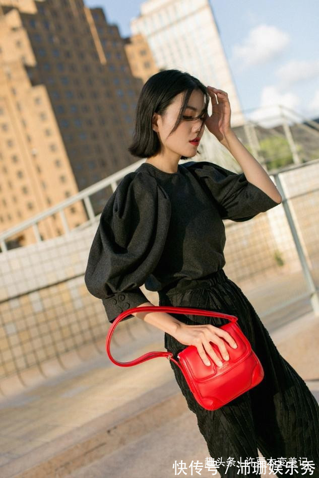 饱和度 女人不管年纪多大,买短袖要记住这三不要,俗气廉价,谁穿谁丑!