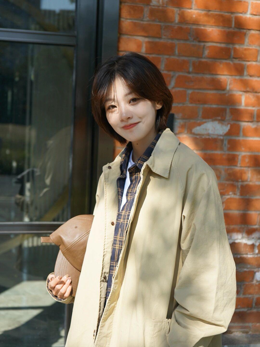 卫衣|秋冬卫衣怎么选?脏橘色字母卫衣,穿上身减龄又时髦!