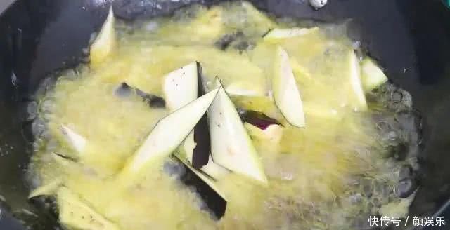 教你做素菜地三鲜,茄子土豆青椒,炒在一起原来那么好吃