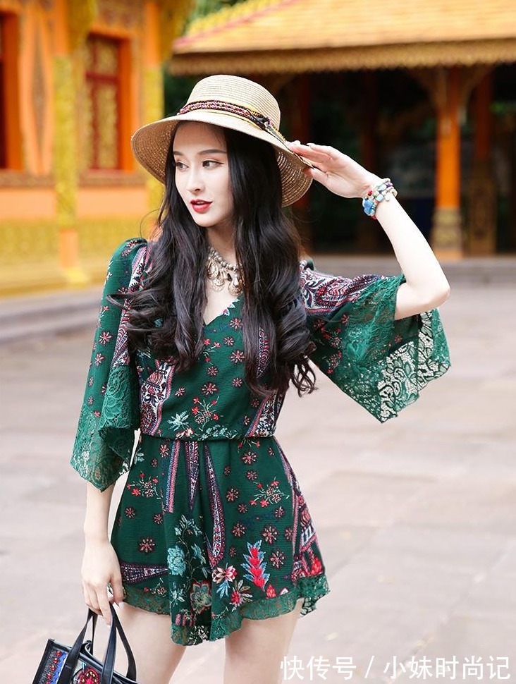 快乐|穿上复古碎花连体裤,快乐地去度假