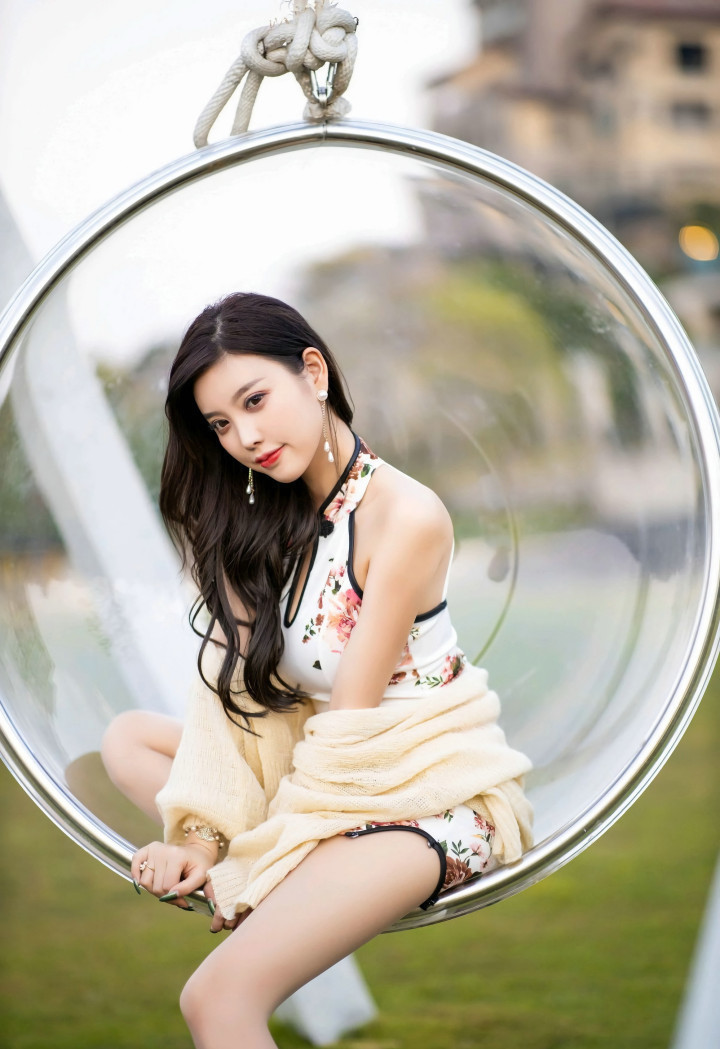 白色旗袍别一番风情,让人无法抵抗得了吧