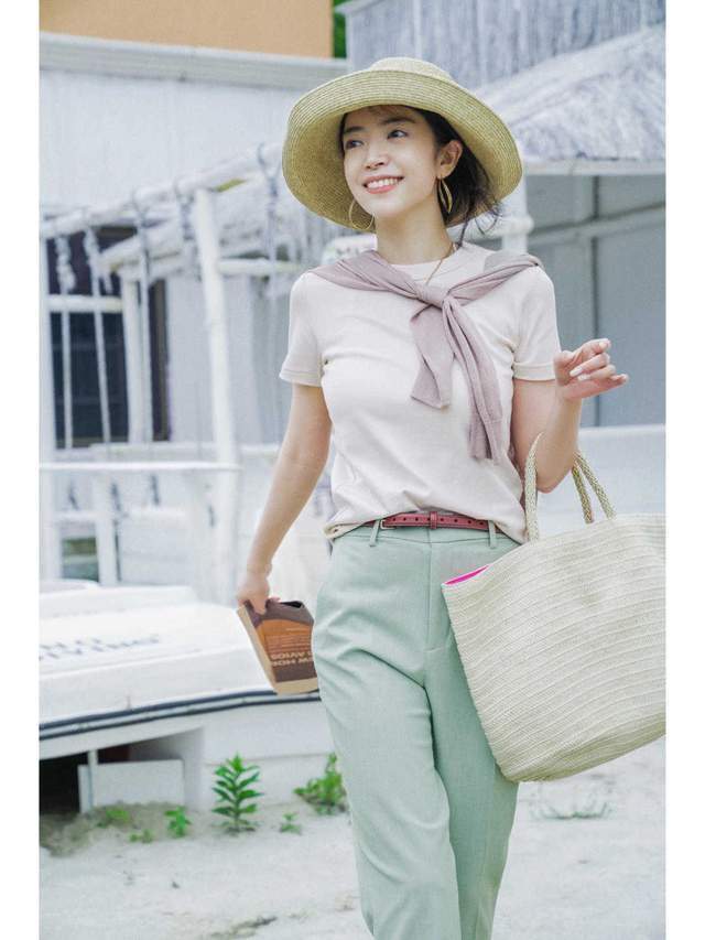 西裤|秋季胖女孩怎么穿?卡其色风衣搭配牛仔裤高级优雅,显高还显瘦