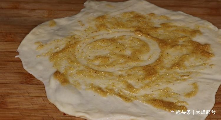 烙饼柔软筋道有诀窍,大厨教你,和面很关键,照着做保证酥软多层