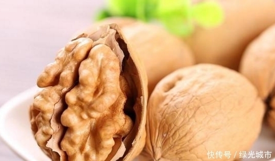 半个月|坚持每天吃4颗核桃,半个月下来,3大好处会找上你,早吃早受益