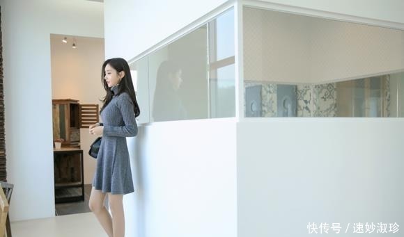 孙允珠高清美图:麻纹高领蓝灰色甜美针织裙!