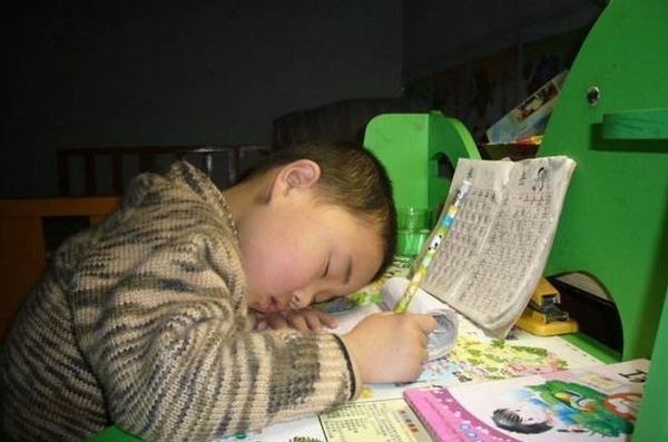 孩子|期末考试后,父母要“嘴下留情”,这3句话千万不要和孩子说