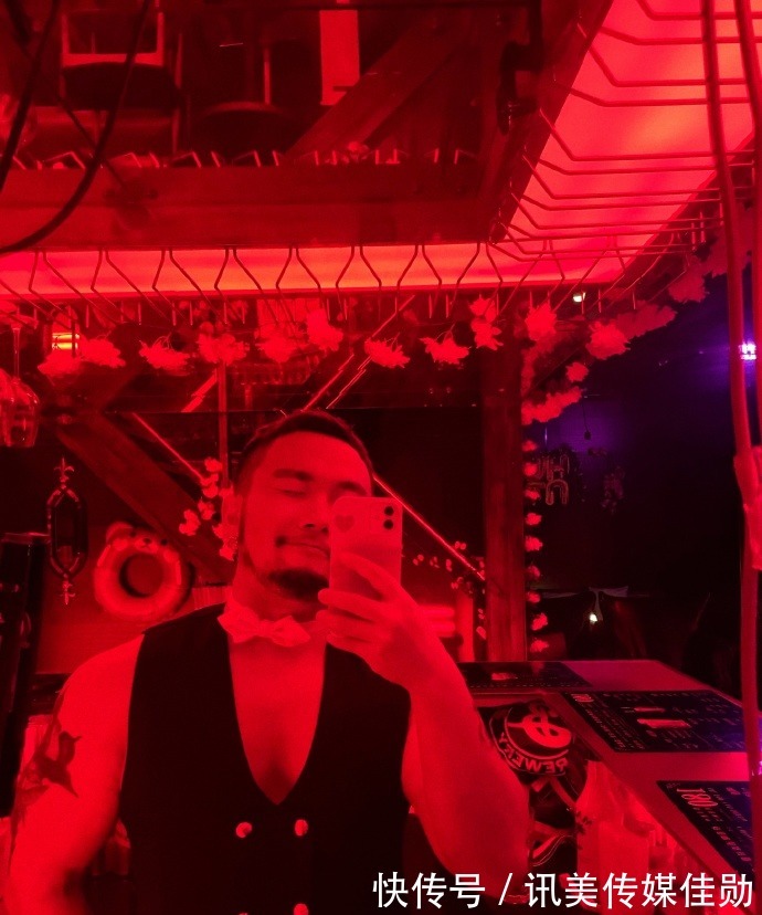 翘臀|名媛胡子飞机头，健身练就一身肌肉，蹲腿塑造出的翘臀肉眼可见！