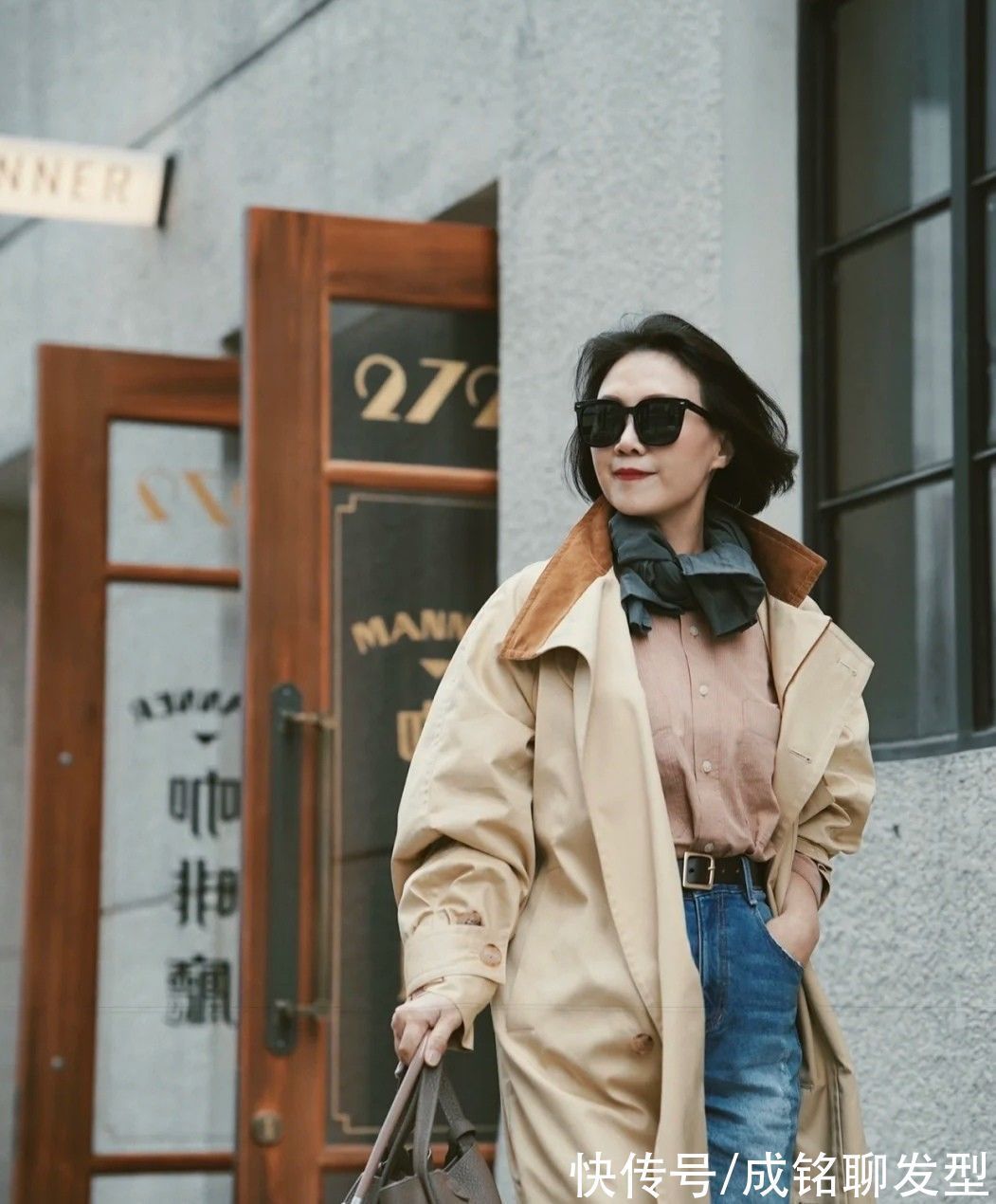 单品 五六十岁的女人别总穿黑色！学学这些中年妈妈的穿搭，时尚显年轻