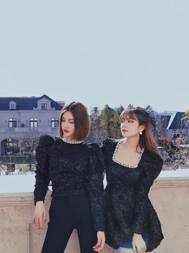 连衣裙|周扬青“名媛式”穿搭真迷人, 黑短裙风格减龄又显腿, 千金风好绝