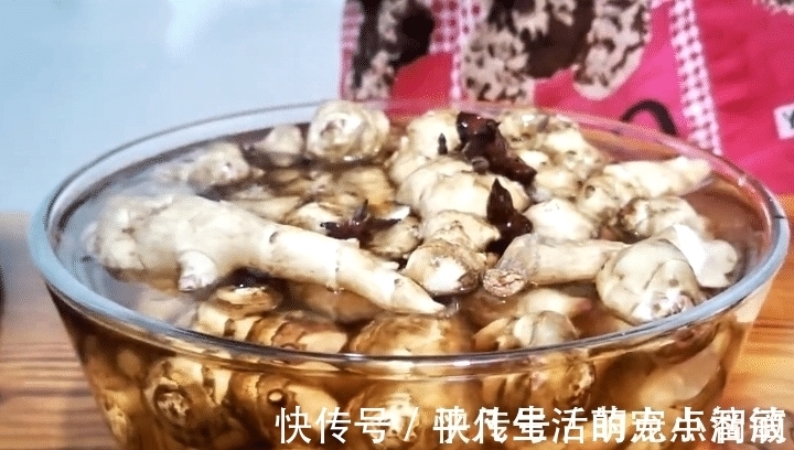 这菜不花一分钱，腌一腌储存一年都不坏，现在正当季，不懂可惜了