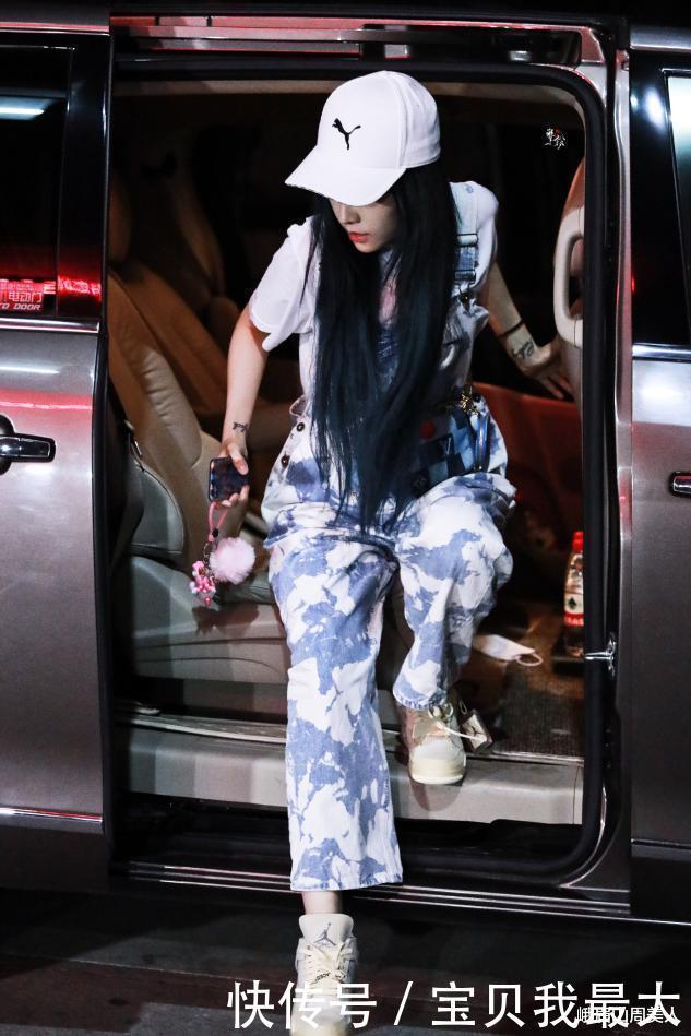 流行|别再只穿“阔腿裤”了!今年流行穿“初恋裤”,遮肉显瘦又青春!