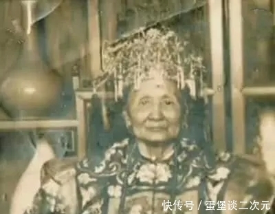 女装|清朝罕见老照片：女装版“马云”最亮眼，慈禧母亲唯一存世照