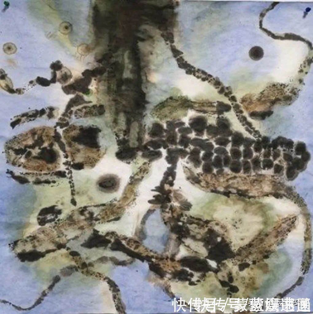 创作#知名画家童领峰,创作完成的实验水墨画,展现出独特的意境美