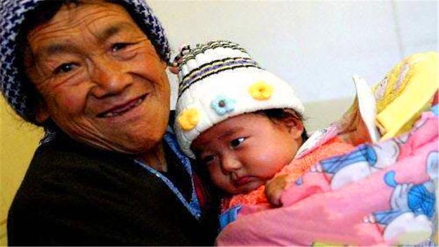 起名|爷爷叫夏日,爸爸叫夏天,宝妈机智取名,户籍民警都被逗乐了