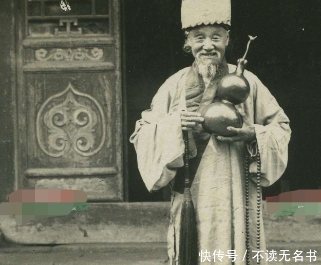 珍贵的老照片:民国时期的道士,那个葫芦放到现在价值连城