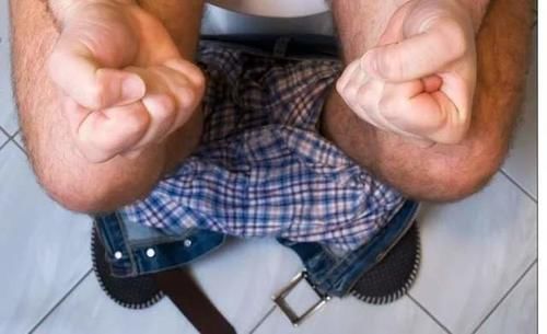 排便|便秘的人注意了！有种东西吃得越多，排便越困难