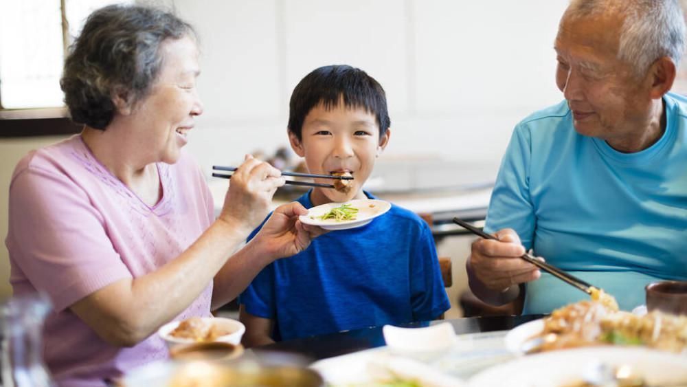 朱丹|应采儿回怼朱丹获网友点赞：孩子吃饭的样子，暴露了你的家庭教养