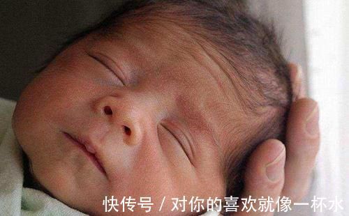 宝妈|宝宝晒太阳应该露的是手和脚?给新生宝宝的日光浴,切记别盲目