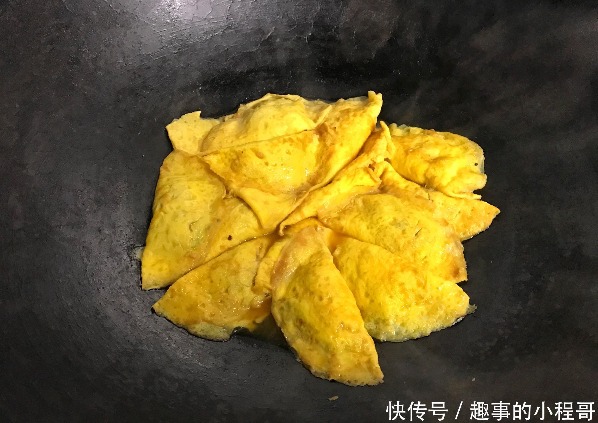做蛋饺用鸡蛋还是用鸭蛋?老爸不外传的手艺,蛋饺耐煮不破有窍门