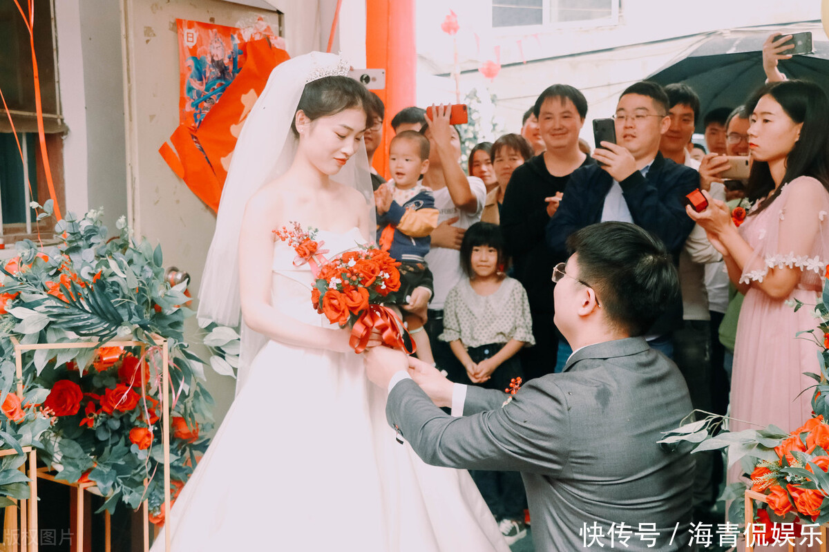 来明|因八万改口费谈崩,婚礼现场新娘被架出宴席,这下真不用改口了