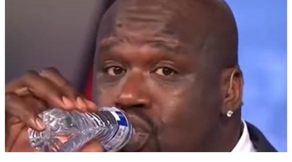 天天向上|王一博钱枫用同款水杯喝水,钱枫喝水像奥尼尔,王一博秒变小朋友