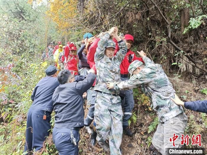 皮划艇|八旬老人被困深山48小时 300余人“水陆空”成功搜救