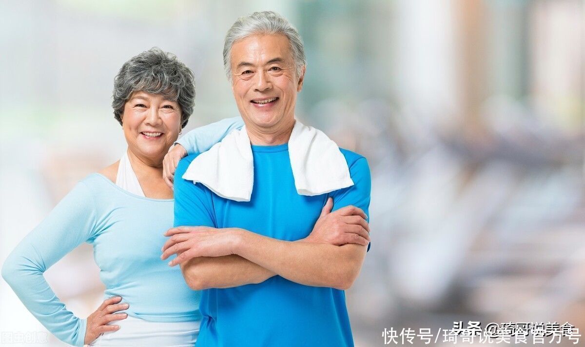 建议中老年人：别舍不得花钱！这种小零食，每天吃一小把，气色好