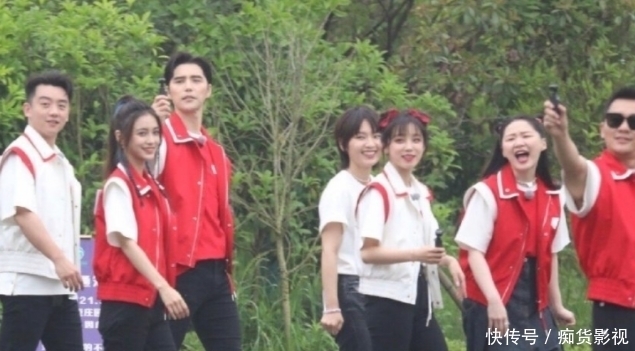 嘉宾们 《奔跑吧》看到路透中的飞行明星,要追的心拦不住,阵容非常豪华